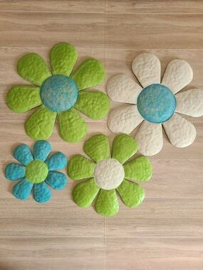 Burton + Burton Daisy Daze Metal Flower Wall Decor Set 4pc Green Blue Spring